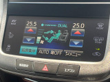 【左右独立型フルオートエアコン】運転席と助手席でそれぞれお好みの温度に設定可能。同乗者にも配慮した、快適な空調をお届け致します。