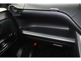 インパネテーブル装備!車内での小物などを一時的に置くとき利用できます。