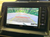 【バックカメラ】駐車時に後方がリアルタイム映像で確認できます。大型商業施設や立体駐車場での駐車時や、夜間のバック時に大活躍!運転スキルに関わらず、今や必須となった装備のひとつです!
