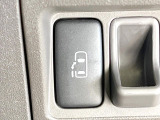 【パワースライドドア】スマートキーや運転席のスイッチでスライドドアの開閉が可能♪電動だから力を入れてドアを開ける必要が無く、小さいお子様でも、重い荷物を持っている時もラクに開け閉めできます♪