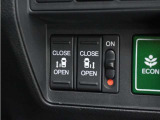 ◆両側電動スライドドア◆狭い駐車場でも乗り降りが楽々♪お子様が隣の車にドアを当ててしまう心配もございません!小さなお子様連れの方もこれで安心。