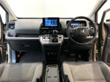 【前方視界】開放的な前方視界!運転がしやすく疲れにくいです♪窓が大きく、見通しがとっても良いおクルマですよ♪