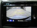 バックカメラの画像です。ガイドラインがスムースな車庫入れをサポートいたします。車庫入れの安心感がアップしますね。