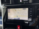 ナビ画面のアップ写真です。フルセグTV・Bluetoothオーディオ・CD・DVDビデオ再生が可能です。