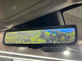 【デジタルインナーミラー】後席の大きな荷物や同乗者で後方が確認しづらい時でも安心!カメラが撮影した車両後方の映像をルームミラー内に表示。クリアな視界で状況の確認が可能です!