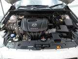 軽快な走りと優れた燃費性能を両立した高効率ガソリンエンジン「SKYACTIV-G」。アクセルに素直に反応するマツダならではの「人馬一体」の走りが楽しめます。隅々まで清掃済みの美しい状態です。