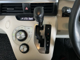 オートマチックシフトレバーは、手になじみ操作しやすい形状で安全運転にもつながります♪