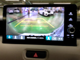バックカメラの画像です。ガイドラインがスムースな車庫入れをサポートいたします。車庫入れの安心感がアップしますね。