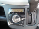 フルオートエアコンとなっております!面倒な手間なく車内の温度を快適に保ちます!