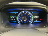 メーターの横に液晶カラーディスプレーを装備。航続可能距離等の情報やHonda SENSINGの注意・警告を表示します!