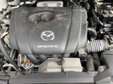 「SKYACTIV-G(ガソリン)」は、規格外の高圧縮を実現し、世界のエンジン技術者に驚きを与えました。さらに、それを維持したままノッキングの発生を抑え、熱効率を向上、走りにも寄与したエンジンです。