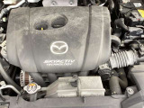 「SKYACTIV-G(ガソリン)」は、規格外の高圧縮を実現し、世界のエンジン技術者に驚きを与えました。さらに、それを維持したままノッキングの発生を抑え、熱効率を向上、走りにも寄与したエンジンです。