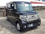 自社整備工場で点検整備をおこなってからお渡ししています。車検が残っている場合は『12ヶ月点検整備』を、車検整備付きの場合は『車検整備』をおこないます。整備費用は車両本体価格に含まれています。