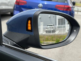 後側方の車両を検知し、ドライバーへ注意を促すレーンチェンジアシスト。
