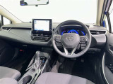 運転席まわりです。 各操作スイッチは使いやすい位置に配置されてます。