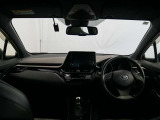 見通しのよいすっきりとした視界で、誰でも運転しやすいです。運転のしやすさは疲れにくさにも繋がりますよ♪