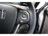 Hondaセンシングの機能のひとつ、アダプティブクルーズコントロール付!アクセルから足を離しても設定したスピードと前車との車間を保ち走行してくれます!車線維持もアシスト☆高速道路で疲労軽減ですね☆