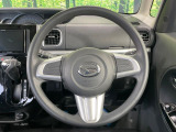 インテリアに合わせたデザインのステアリングは、運転される方のことも考え、運転しやすい形状、大きさです。是非一度、実際に触ってお確かめください。