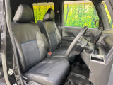 運転席シート廻りは使用感も少なく、良好な状態となっています。前オーナー様が丁寧に使っていたことがよくわかりますね。