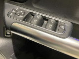 メモリー付き電動シートも装備されておりますのでシート位置を3パターン記憶できます。