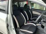 運転席もゆったりとお座り頂けます。