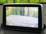 【バックカメラ】駐車時に後方がリアルタイム映像で確認できます。大型商業施設や立体駐車場での駐車時や、夜間のバック時に大活躍!運転スキルに関わらず、今や必須となった装備のひとつです!