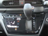 無段変速が魅力のCVT車です♪発進から加速までアクセルを一定にして走ることで滑らかに走ります♪車内も静かで振動もごくわずか!CVT車もATの一種なので、もちろんAT限定免許で運転OKです♪