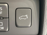 【パワーバックドア】スマートキーや運転席のボタンを押すだけでリアゲートが自動で開閉します!荷物を持っている時や、高い位置にあるバックドアを閉める際に便利な機能です♪