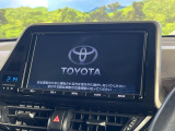 【純正ナビ】人気の純正ナビを装備しております。ナビの使いやすさはもちろん、オーディオ機能も充実!キャンプや旅行はもちろん、通勤や買い物など普段のドライブも楽しくなるはず♪