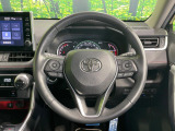 【純正革巻きステアリング】上質な革を使用することで、手にしっかり馴染みとても運転しやすいハンドルです♪