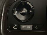 ステアリング左手側にオーディオ関連のコントロールスイッチを配置しています。操作時は視線を逸らすことなく運転に集中できます。