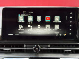 Google搭載でスマートフォンアプリや音声操作が使え、情報とエンタメを車内で快適に連携。さらに周囲を把握しやすい映像を12.3インチの大画面ディスプレイに表示します。