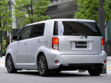 Scion xB 10 Series(10周年記念限定車)/新車並行/実走行/専用プレミアムカラ-(Silver lgnition)/専用グラファイト16AW/専用イルミネ-ション発光ダッシュパネル/前後LEDバッジ/LEDアクセントライト/逆輸入車