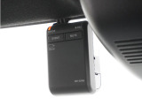 ◆ドライブレコーダー◆映像・音声などを記録する自動車用の装置です。 もしもの事故の際の記録はもちろん、旅行の際の思い出としてドライブの映像を楽しむことができます。
