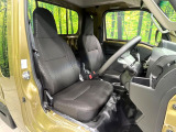 運転席まわりには十分なスペースがあり、大柄な方でもゆったり運転していただける環境です。