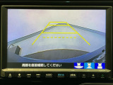 【バックカメラ】運転が苦手な方も車庫入れラクラクです!ギアをリバースに入れれば自動的に切り換わりますので、面倒な操作は不要です♪狭い駐車場もお車を傷つけず安心ですね!