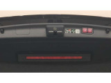 LEDリヤコンビネーションランプ・・・児童照度調節機能を搭載。周囲の明るさによってブレーキランプやウインカーの明るさを変えるほか、夜間信号などで停車中にも明るさを抑えることで後続車の眩惑を防ぎます
