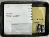 スマートキーは鍵をバッグに入れたままでもドアロックの開閉やエンジンのON・OFFができます。夜間や雨の日も鍵を探さなくて良いので便利です。