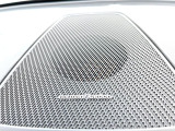 【harman kardon】ハーマンカードンのHi-Fiスペシャリストと共に、モデル別に開発・設計された専用チューニングが臨場感溢れる音響空間を実現しています。