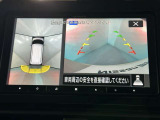 上からの視点で狭い駐車場への駐車に役立つ、アラウンドビューモニター対応メモリーナビ装備。