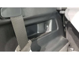 フロントシート・・・スポーティな形状のフロントシート。人間工学を追求した長時間の乗車でも疲れにくいシート形状です