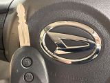 【キーレス】少し離れた場所からでもボタン一つでドアの開錠・施錠ができるのでとっても便利!ドアの鍵穴周りに傷をつけることもありません♪