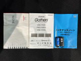 スマートキーは鍵をバッグに入れたままでもドアロックの開閉やエンジンのON・OFFができます。夜間や雨の日も鍵を探さなくて良いので便利です。