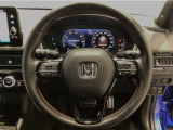 運転にかかわる様々な操作を安全に行えるように視点移動が少なく操作性に配慮されたスイッチ類が凝縮されたコクピットです。