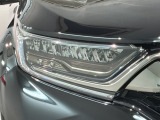 LEDヘッドライトは、点灯の瞬間から最大光量を発揮し、突然暗くなるトンネルなどでの安定感を高めます。
