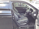ゆったり、しっかりと座れるシートに運転席は高さ調節可能なハイトアジャスター付き!シート位置の前後と高さ、ハンドルの上下調節で自分にあった最適なポジションを見つけることができます!