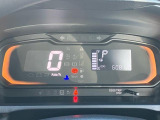 文字が大きく、とっても見やすいメーターです☆ディスプレイがグリーンに光ると、燃費の良い運転をしている証拠です(*^_^*)