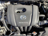「SKYACTIV-G(ガソリン)」は、規格外の高圧縮を実現し、世界のエンジン技術者に驚きを与えました。さらに、それを維持したままノッキングの発生を抑え、熱効率を向上、走りにも寄与したエンジンです。