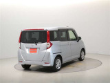 両側パワースライドドア付きだから、狭い駐車スペースなどでの 乗り降りラクラク!小さなお子さまのいるご家庭には嬉しい装備。
