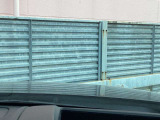 運転視界の遠方上方に虚像を投影することで前を見ながら情報の視認ができます。本当にドライバーが必要な情報を適切に伝え、楽しんで頂くことを考えた新世代装備です。※虚像は2.6m前方に浮かぶイメージです。